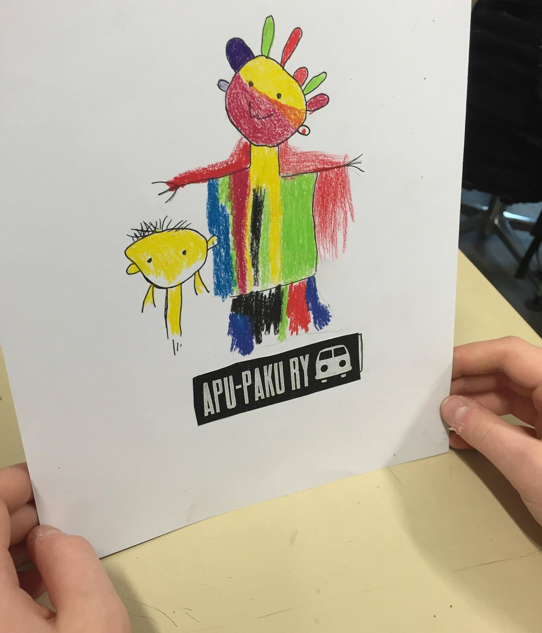 Gambialaisten ja suomalaisten lasten yhteistyötä